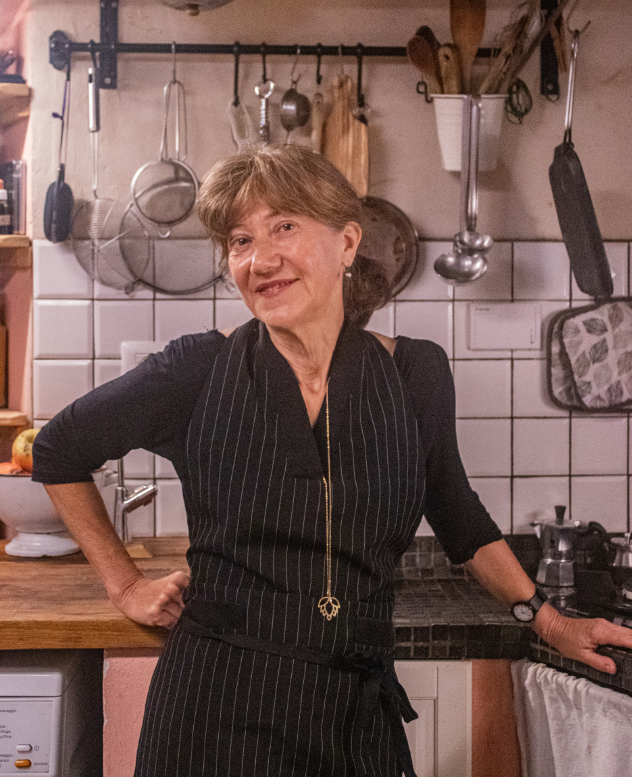 Paola, manager and teacher chef - tuscan chef family